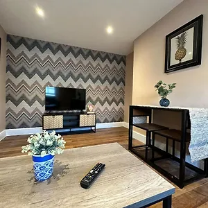Funky 1 Bedroom Next To The Sea Apartment Brighton